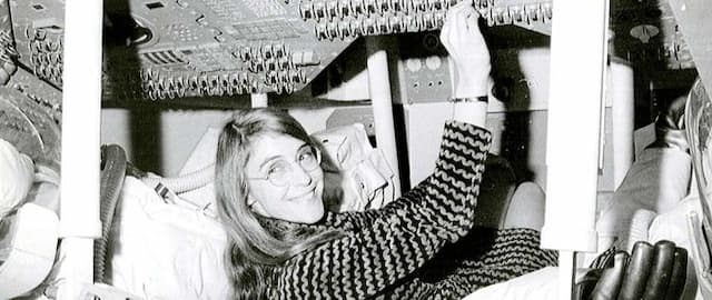 This Female Coder Wrote the Apollo Project by Hand