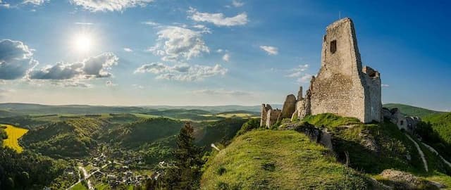 The Long and Bloody History of Čachtice Castle