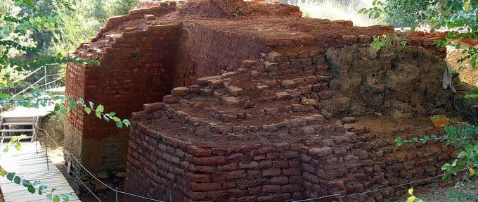 Heinrich Schliemann and the Controversial Discovery of Ancient Troy